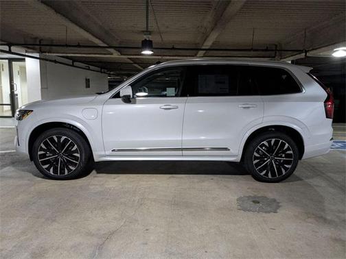 2025 Volvo XC90 Plug-In Hybrid T8 Plus 7-Seater
