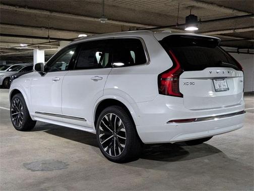 2025 Volvo XC90 Plug-In Hybrid T8 Plus 7-Seater