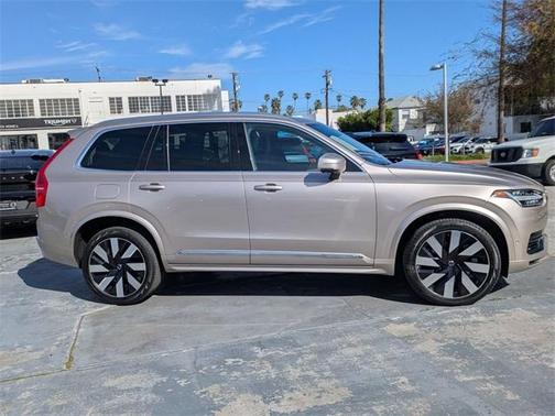 2023 Volvo XC90 Recharge Plug-In Hybrid T8 Ultimate Bright Theme 7-Seater