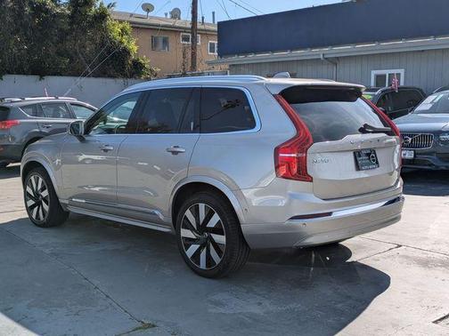 2023 Volvo XC90 Recharge Plug-In Hybrid T8 Ultimate Bright Theme 7-Seater