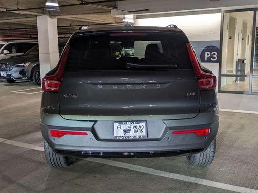 Forest Green 2026 Volvo XC40 B4 Core