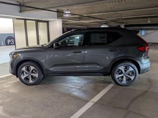 Forest Green 2026 Volvo XC40 B4 Core