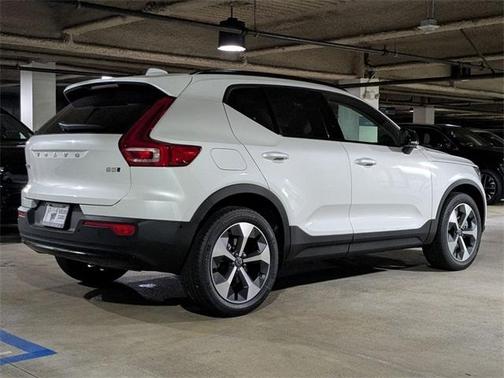 2025 Volvo XC40 B5 Plus Dark Theme