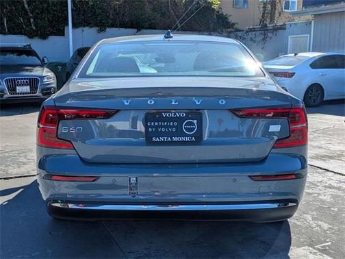 2023 Volvo S60 Recharge Plug-In Hybrid T8 Ultimate Bright Theme