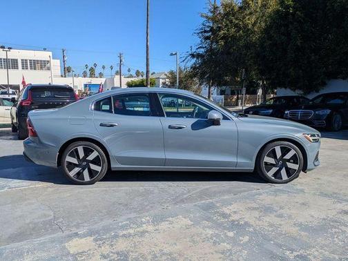 2023 Volvo S60 Recharge Plug-In Hybrid T8 Ultimate Bright Theme