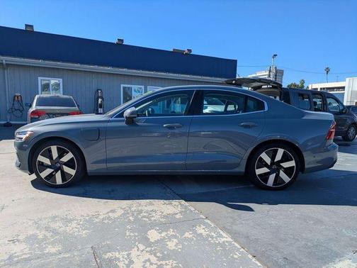 2023 Volvo S60 Recharge Plug-In Hybrid T8 Ultimate Bright Theme