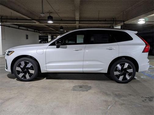 2025 Volvo XC60 Plug-In Hybrid T8 Plus