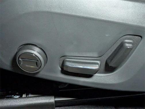 2025 Volvo XC60 Plug-In Hybrid T8 Plus
