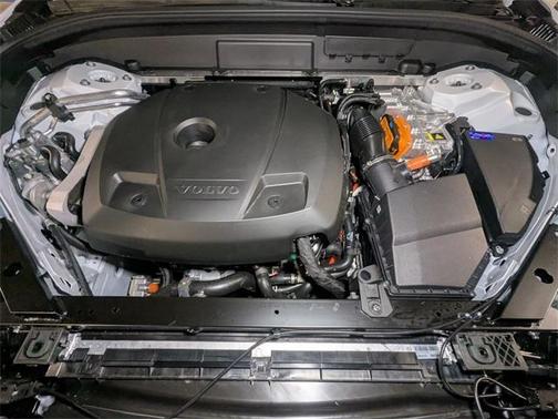 2025 Volvo XC60 Plug-In Hybrid T8 Plus