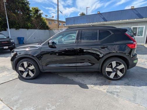 Blackstone 2023 Volvo XC40 Recharge Pure Electric Twin Plus