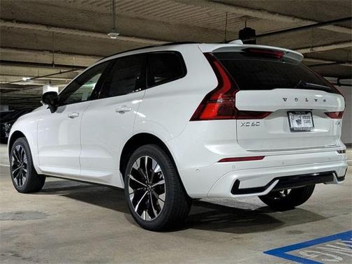 2026 Volvo XC60 B5 Plus