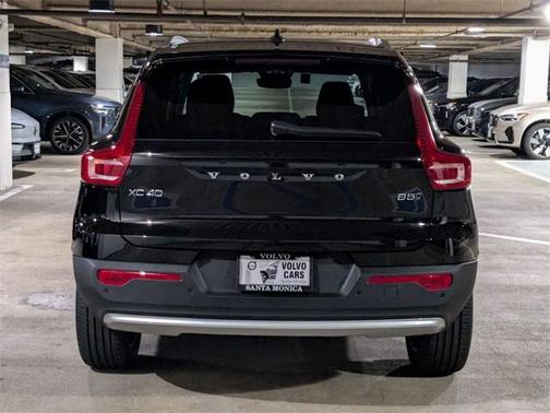 2025 Volvo XC40 B5 Core Bright Theme
