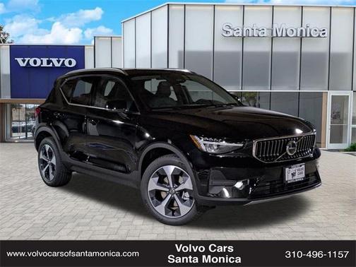 2025 Volvo XC40 B5 Core Bright Theme