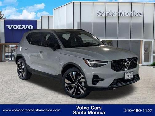 2025 Volvo XC40 B5 Ultra Dark Theme