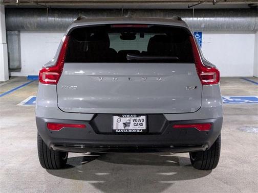 2025 Volvo XC40 B5 Ultra Dark Theme