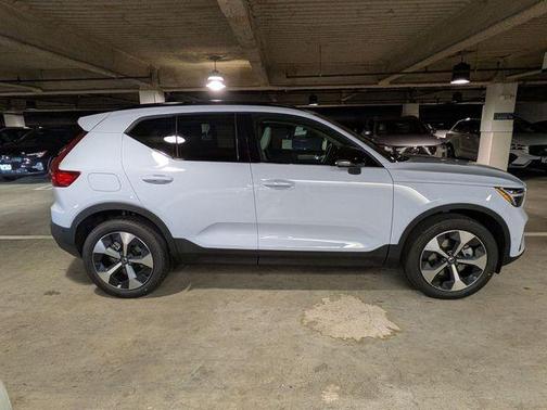 2026 Volvo XC40 B5 Plus