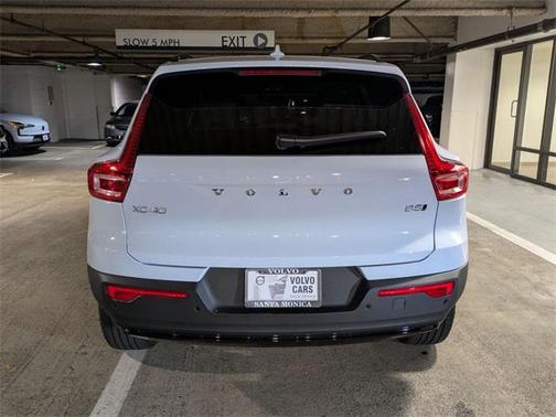 2026 Volvo XC40 B5 Plus