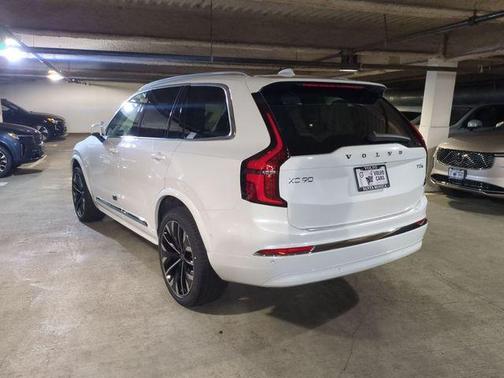 Crystal White Pearl 2026 Volvo XC90 Plug-In Hybrid T8 Ultra 7-Seater