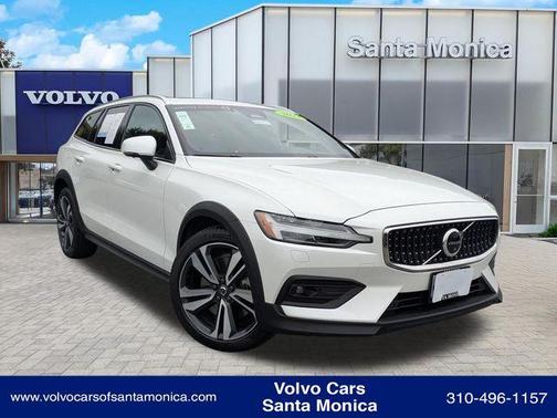 2023 Volvo V60 Cross Country B5 Plus