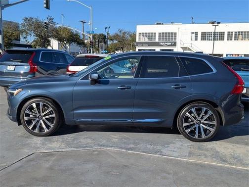 2023 Volvo XC60 B6 Ultimate Bright Theme