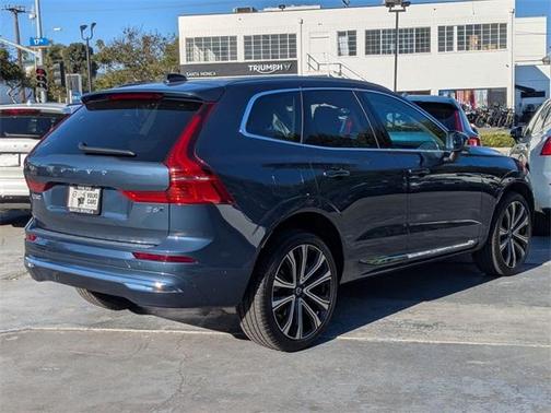 2023 Volvo XC60 B6 Ultimate Bright Theme