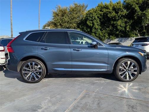 2023 Volvo XC60 B6 Ultimate Bright Theme