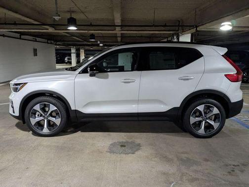 2026 Volvo XC40 B5 Plus