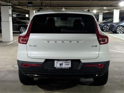 2026 Volvo XC40 B5 Plus