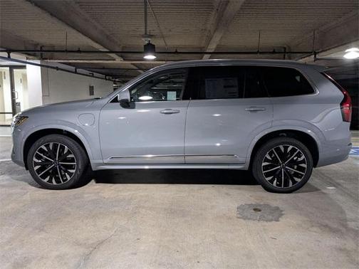2026 Volvo XC90 T8 PLUS