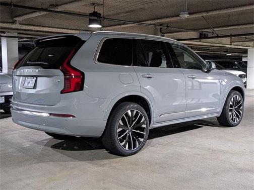2026 Volvo XC90 T8 PLUS