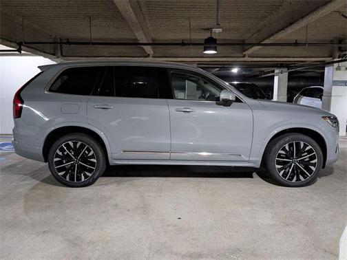 2026 Volvo XC90 T8 PLUS