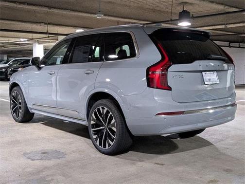 2026 Volvo XC90 T8 PLUS
