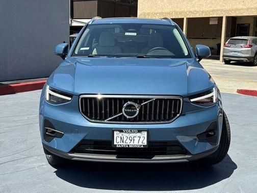 2024 Volvo XC40 B5 Plus Bright Theme