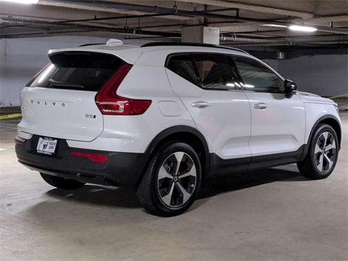 2025 Volvo XC40 B5 Plus Dark Theme