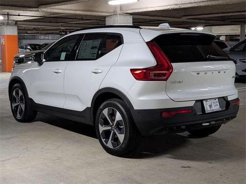 2025 Volvo XC40 B5 Plus Dark Theme