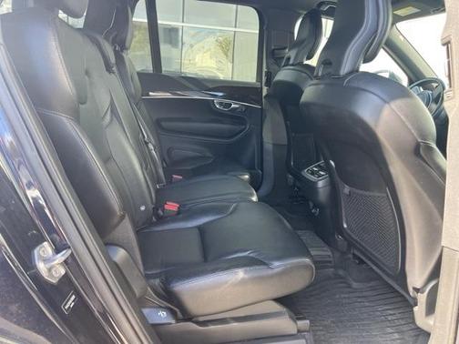 2019 Volvo XC90 T6 Momentum