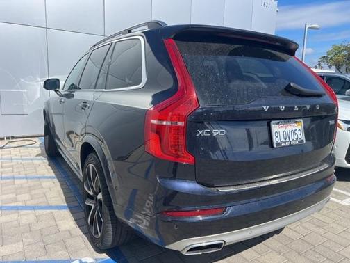 2019 Volvo XC90 T6 Momentum