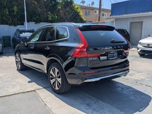 2023 Volvo XC60 Recharge Plug-In Hybrid T8 Plus Bright Theme