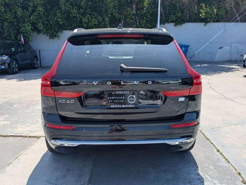 2023 Volvo XC60 Recharge Plug-In Hybrid T8 Plus Bright Theme