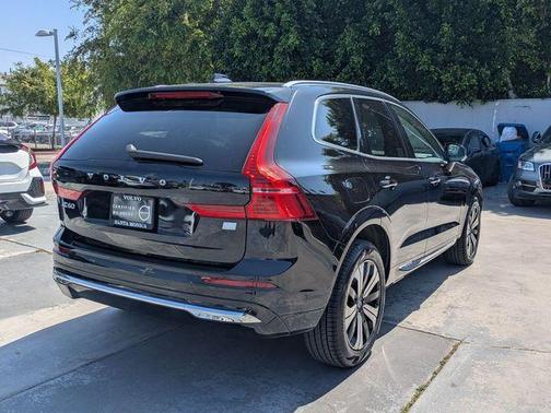 2023 Volvo XC60 Recharge Plug-In Hybrid T8 Plus Bright Theme