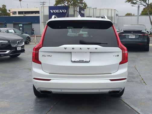 Crystal White Pearl 2016 Volvo XC90 T5 Momentum