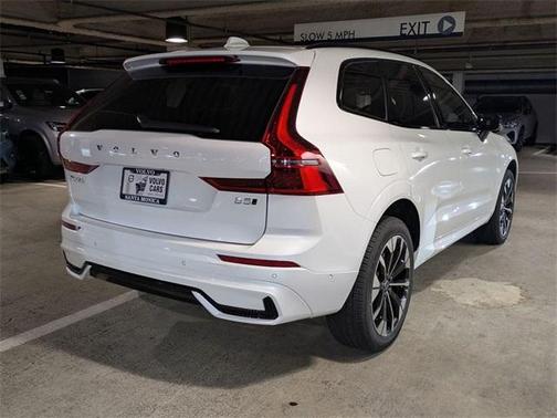 2026 Volvo XC60 B5 Plus