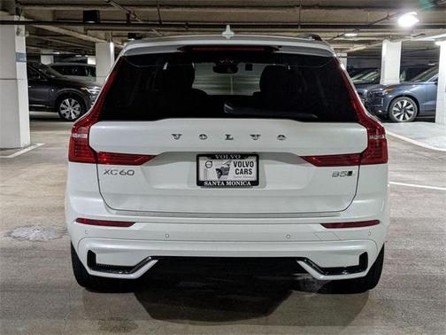 2025 Volvo XC60 B5 Plus