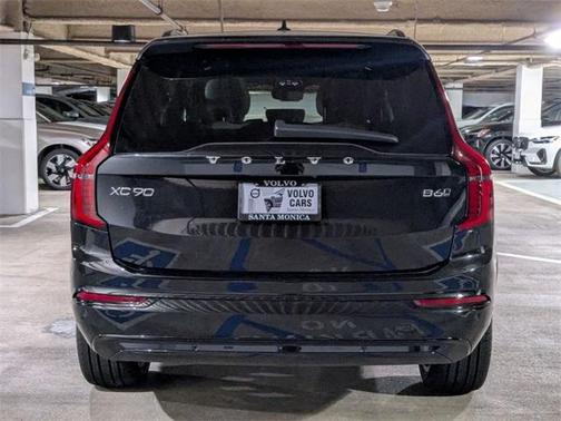 2026 Volvo XC90 B6 Ultra Dark Theme 7-Seater