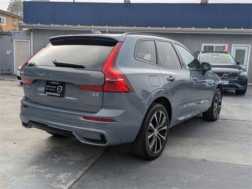 2023 Volvo XC60 B5 Plus Dark Theme