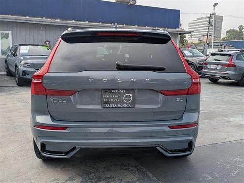 2023 Volvo XC60 B5 Plus Dark Theme