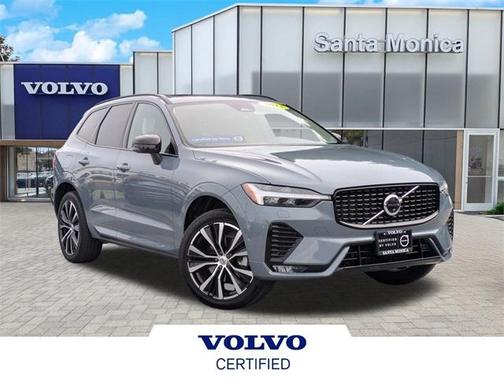 2023 Volvo XC60 B5 Plus Dark Theme