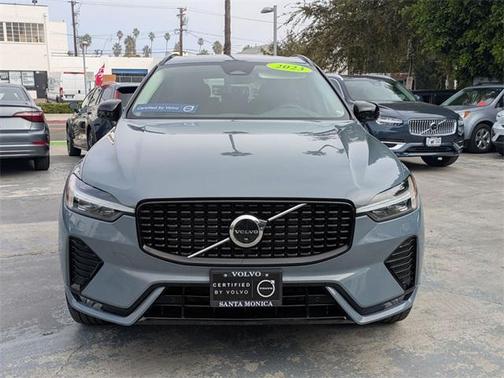 2023 Volvo XC60 B5 Plus Dark Theme