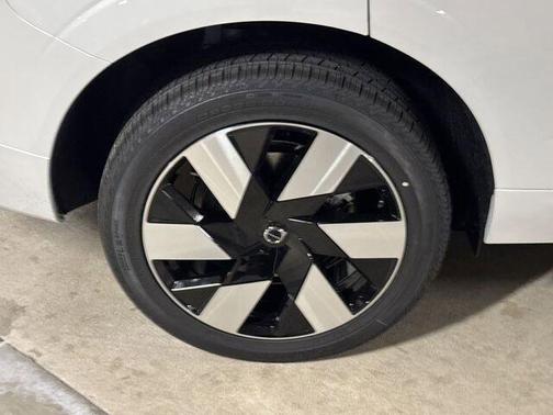 2025 Volvo XC60 Plug-In Hybrid T8 Plus
