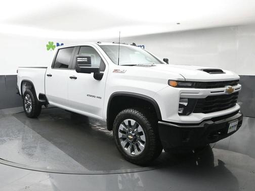 Summit White 2026 Chevrolet Silverado 2500 Custom